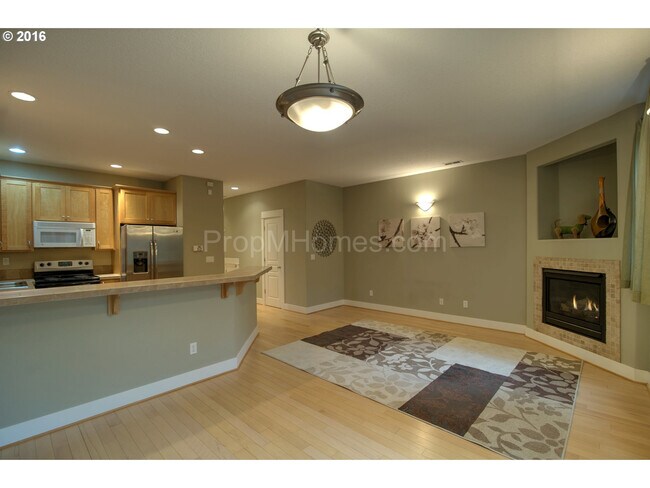 Building Photo - 9325 SW Jasper Dr