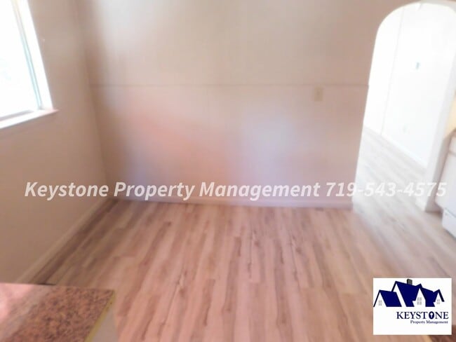 Building Photo - Small Dog Friendly! 3 Bedrooms / 1 Bath / 2 Car Detached Garage  Eastside Rancher