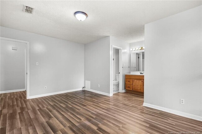 Building Photo - 920 Inglewood Ln