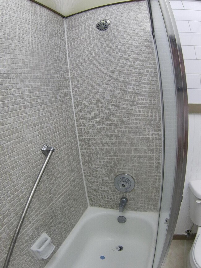 Building Photo - 556 Capri L