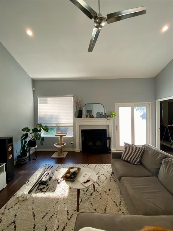 Building Photo - 9309 Roxanna Dr