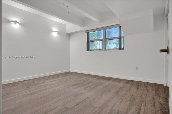 Building Photo - 4332 Collins Ave