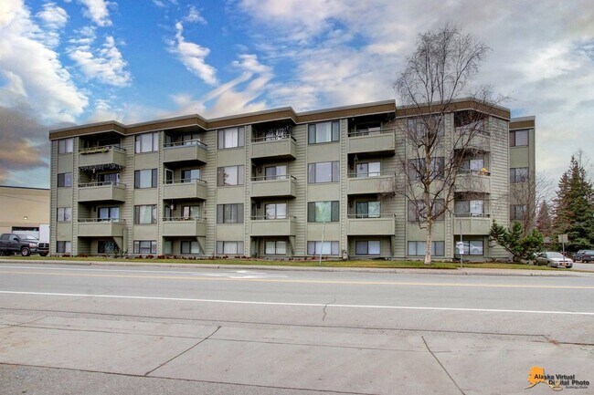 Building Photo - 2201 Romig Pl