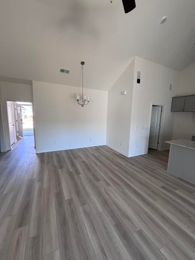 Building Photo - 332 Acorn St