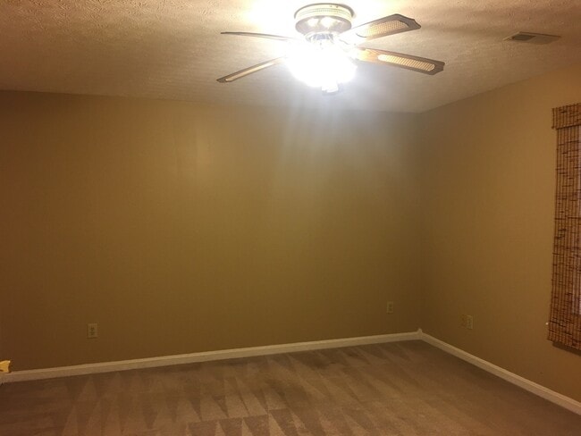 Building Photo - **New Paint**   **New Carpet**  Ready for YOU!!