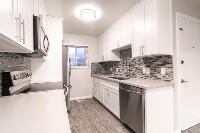 Building Photo - 1685 Whitwood Ln