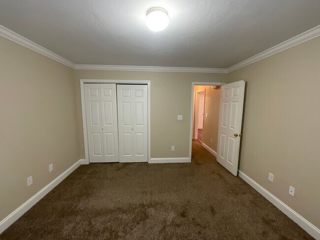 Building Photo - 852 Hamilton Ct