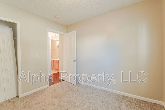 Building Photo - 305 Riello Dr