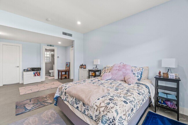 Building Photo - 1299 S Ocean Blvd