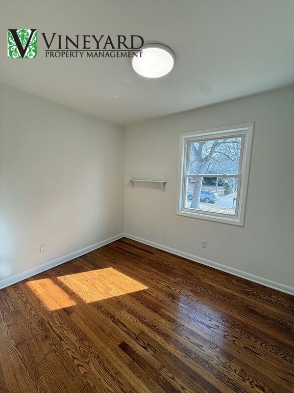 Building Photo - 1023 Pine Valley Dr NE