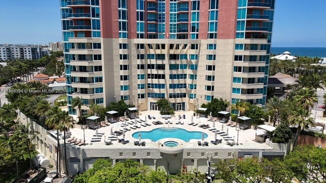 Building Photo - 300 South Pointe Dr