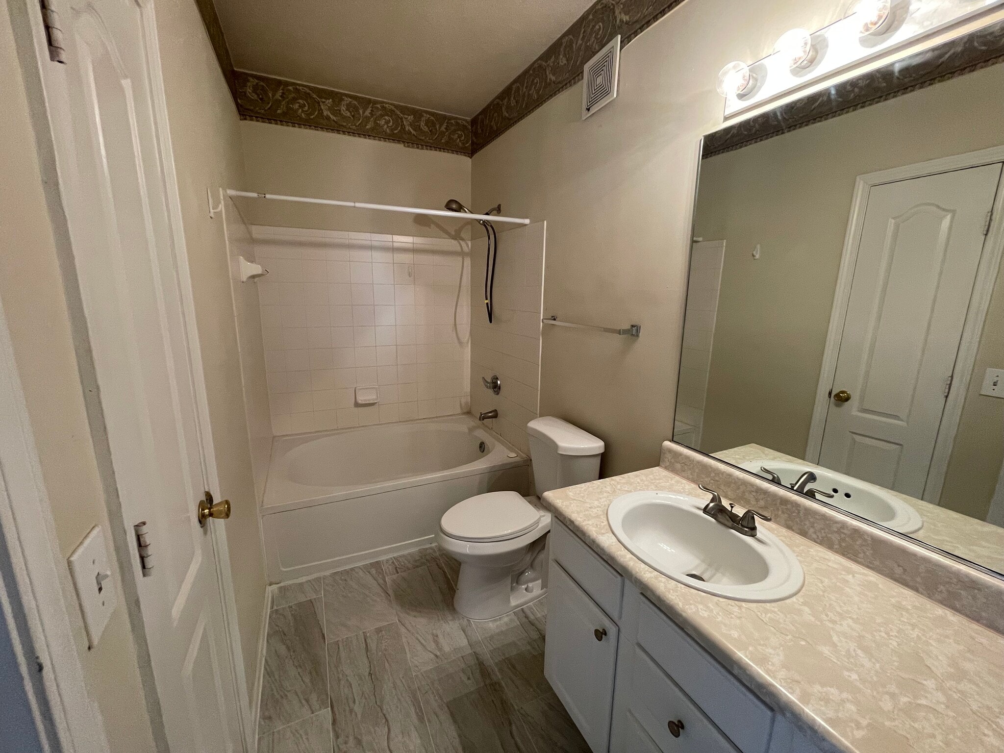 Building Photo - 18108 VILLA CREEK Dr
