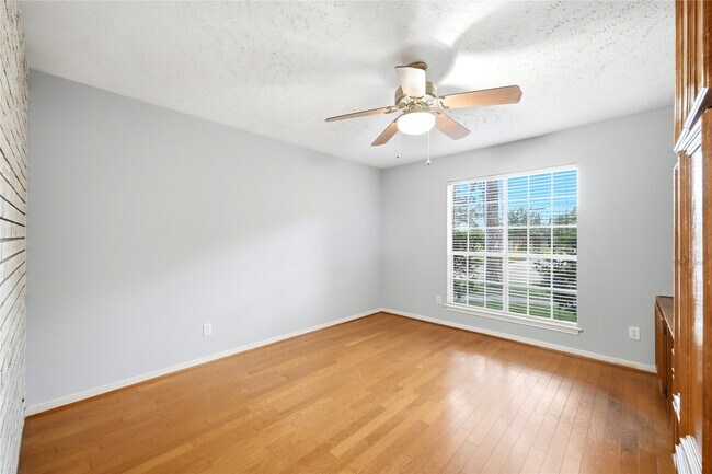 Building Photo - 15911 Moonrock Dr