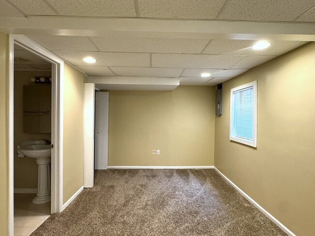 Building Photo - 1142 Greensfield Dr