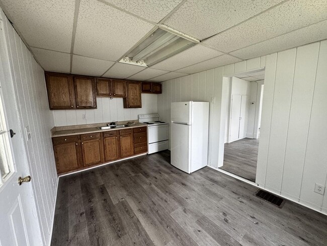 Building Photo - 518 Maple Ave