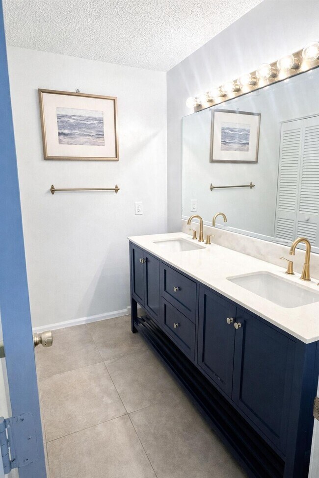 Building Photo - 6538 Abbey Rd