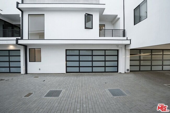 Building Photo - 735 N Gramercy Pl