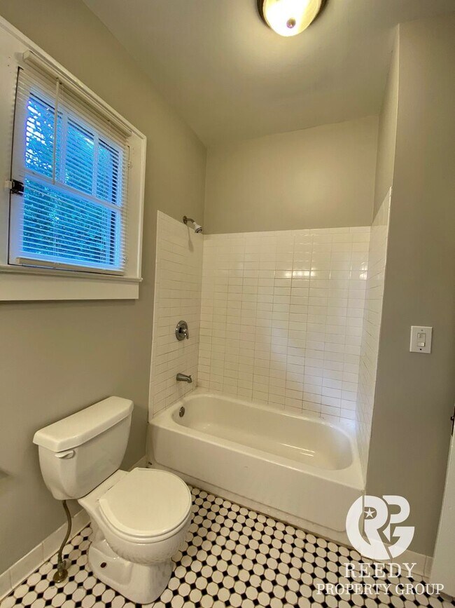 Building Photo - Hampton Heights