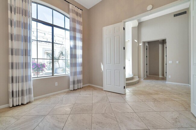 Building Photo - Stunning 4-bedroom, 3-bathroom home located in the desirable Scottsdale, AZ with a Casita! *RENT ...