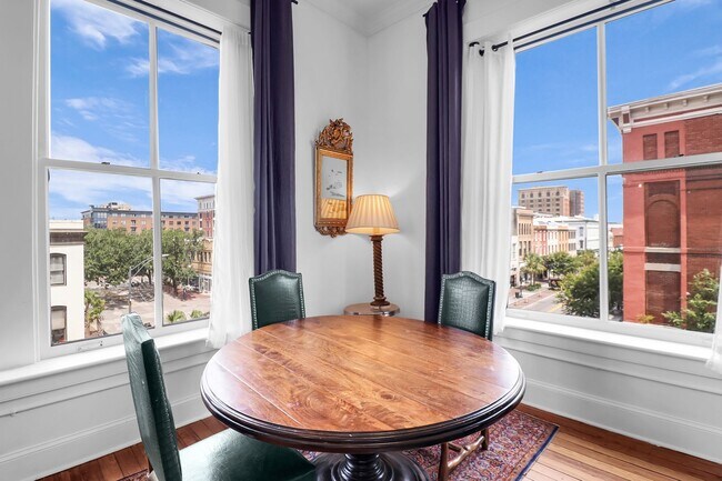 Building Photo - Stunning Corner Loft in the Heart of Historic Downtown Savannah