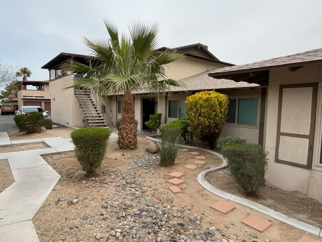 Building Photo - "Chic & Spacious 2-Bed Oasis in Prime Las ...