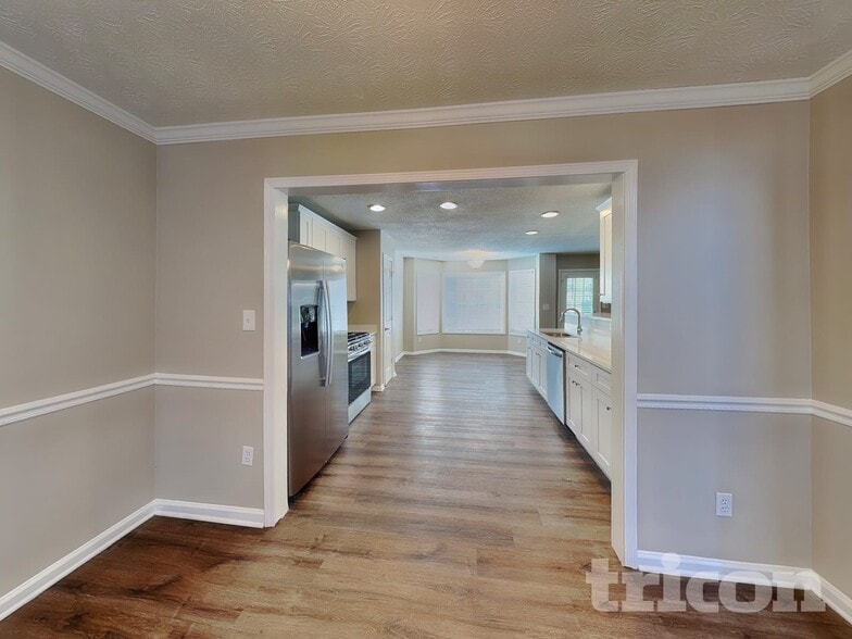 Building Photo - 407 Emerald Trce