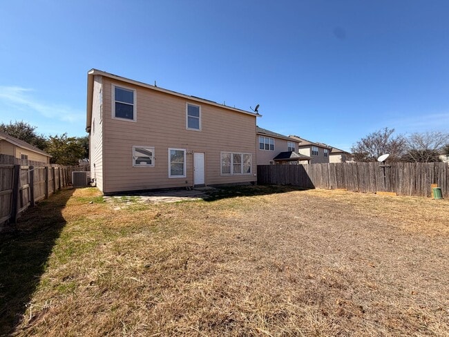 Building Photo - NICE 4 BEDROOM WITH EASY ACCESS TO LACKLAND AFB, SHOPPING, & SEA WORLD