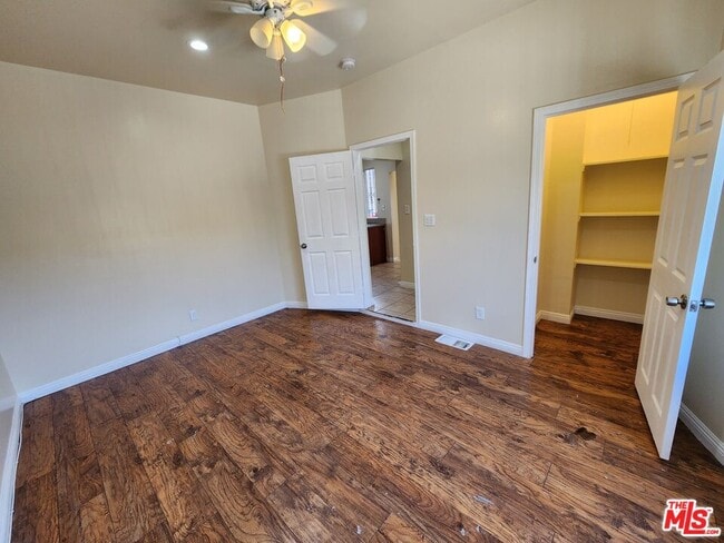 Building Photo - 750 E 40th Pl