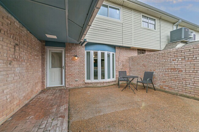 Building Photo - 1415 Ramada Dr