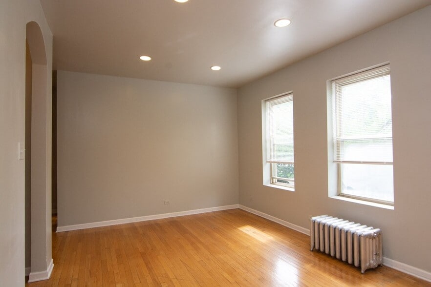 Building Photo - 4220 N Paulina St