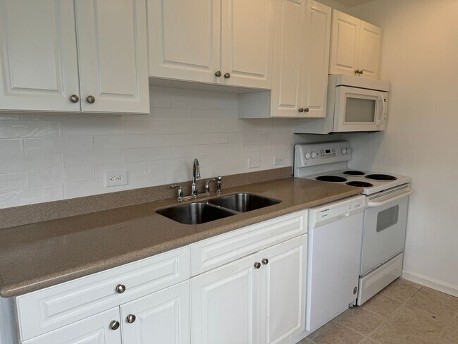 Building Photo - Nicely Updated Condo in Old South!