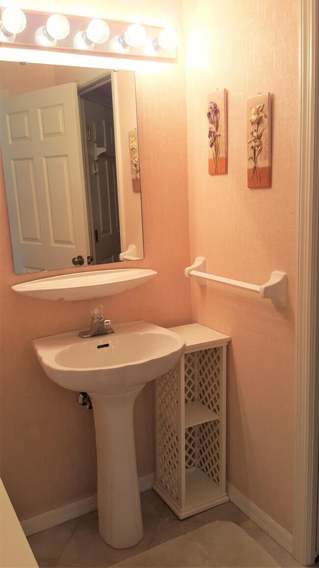 Building Photo - 9926 Perfect Dr