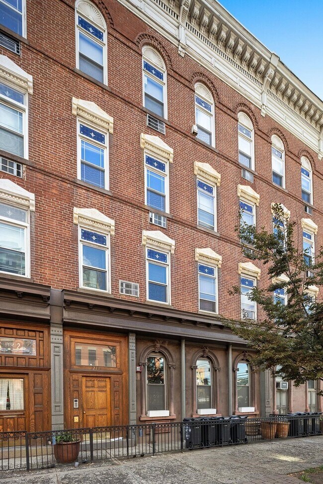 Building Photo - 211 14TH St