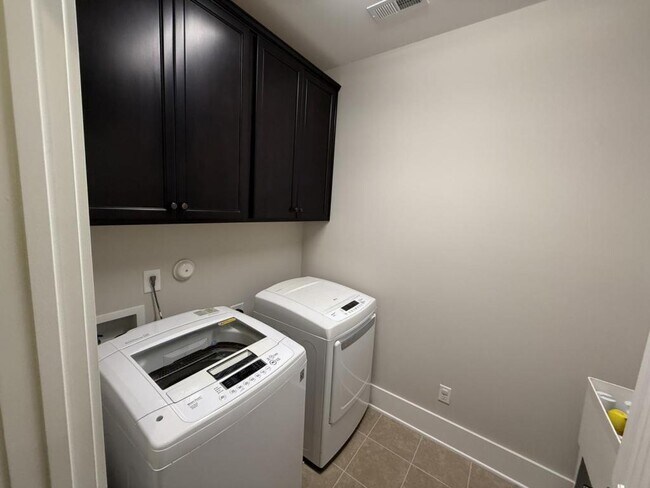 Building Photo - 1316 Spicer Ln