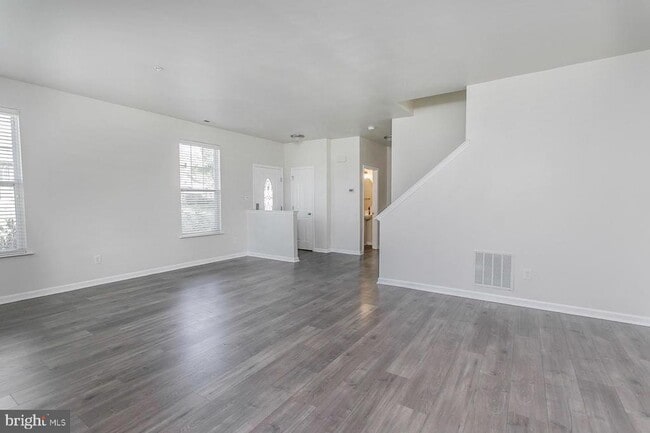 Building Photo - 46 Old Cedarbrook Rd