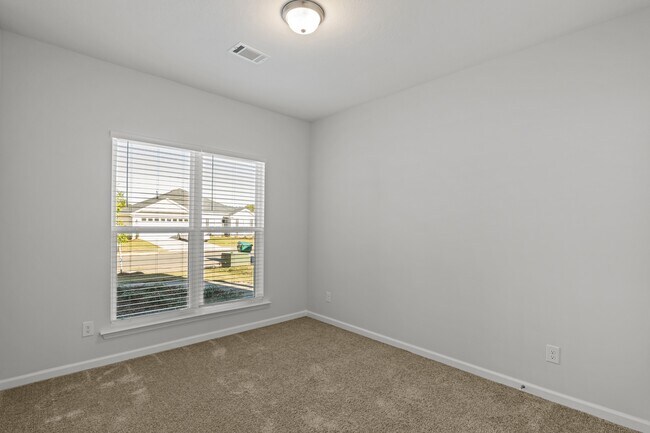 Building Photo - 8164-8164 Snelling Dr