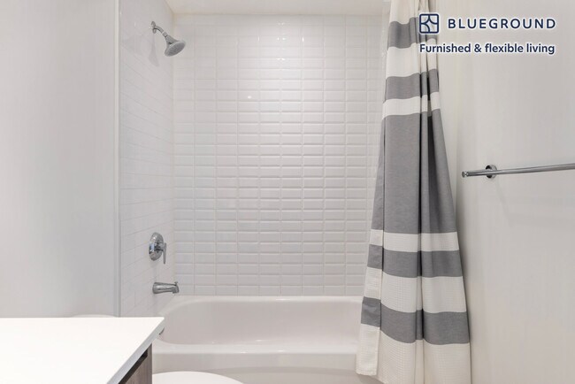 Building Photo - 1501 SW 37th Ave