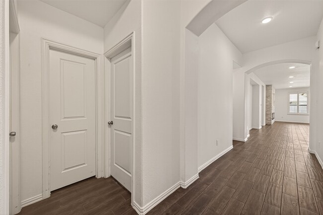 Building Photo - 16039 Cypress Farms Dr