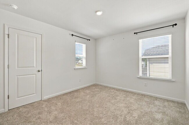 Building Photo - 2413 Abbot Hall Dr