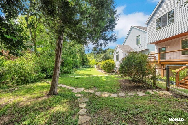 Building Photo - Charming 3BR House in East Austin - Pet Fr...