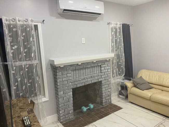 Building Photo - 2242 Polk St