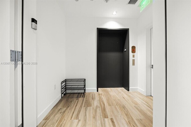 Building Photo - 801 S Miami Ave