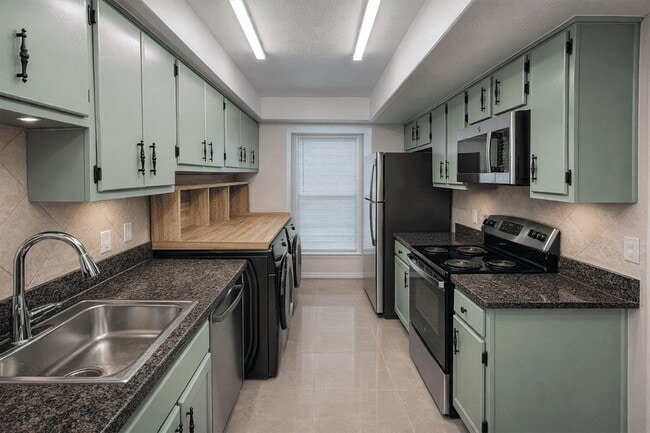 Building Photo - 7827 Leonora St