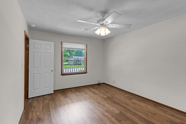 Building Photo - 2701 Poppy Way