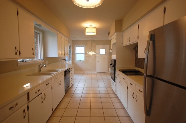 Building Photo - 3 Bedroom 2 Bathroom 2 Stall Attached Garage - Boone Iowa