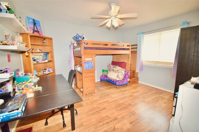Building Photo - 10403 Village Lake Dr