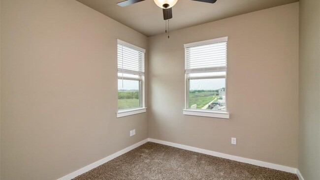 Building Photo - 600 Harvest Moon Dr