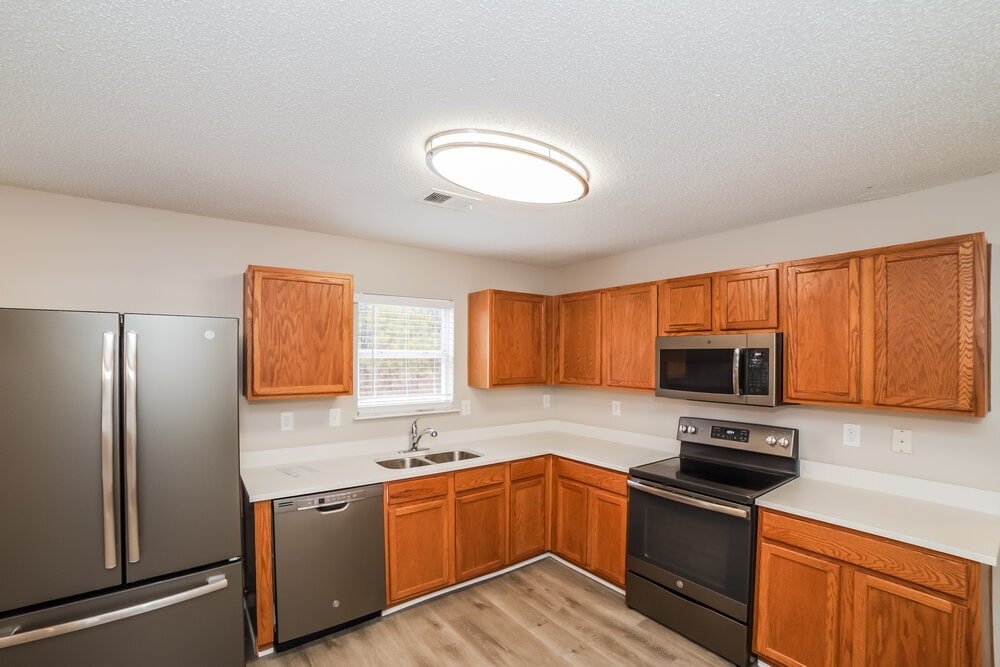 Building Photo - 1036 Sycamore Ln