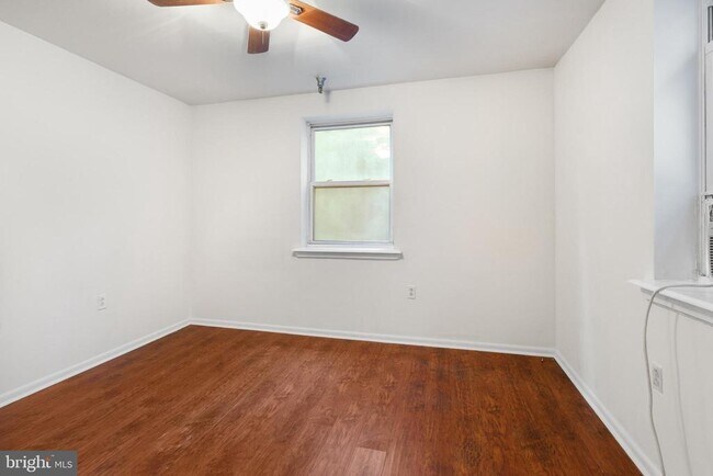 Building Photo - 240 W Girard Ave