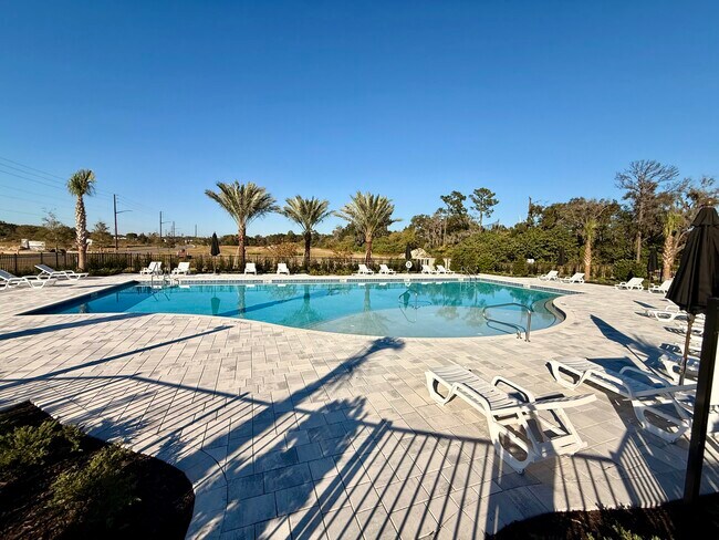 Building Photo - 2555 NW 23rd Ave